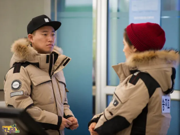 Momen Mesra Monday Couple