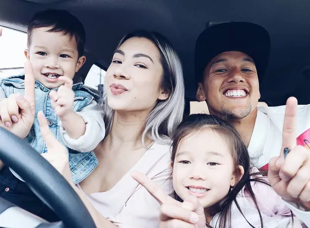  Foto Keluarga Seleb Populer Bikin Iri
