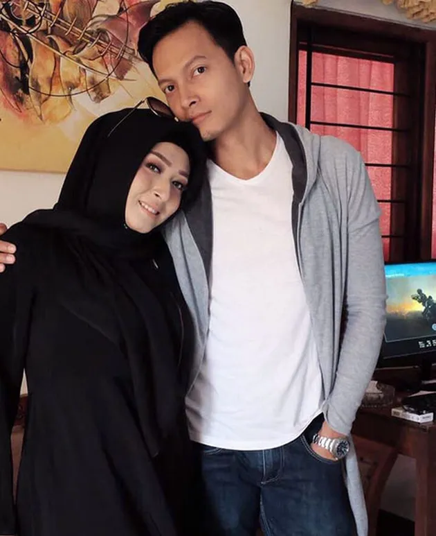 Keluarga Kecil Fedi Nuril, Teduh dan Penuh Cinta!