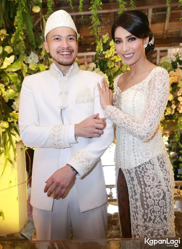 Foto Pernikahan Tyas Mirasih