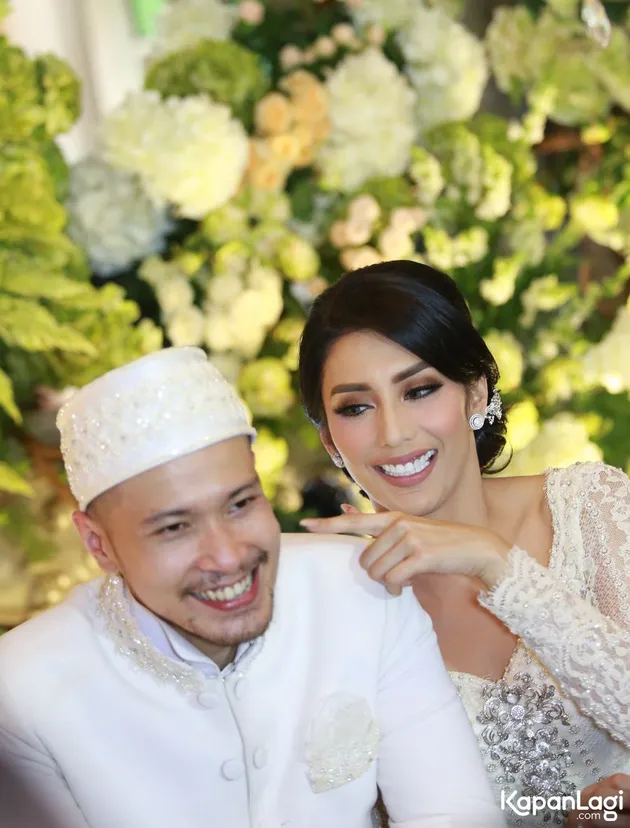 Foto Pernikahan Tyas Mirasih