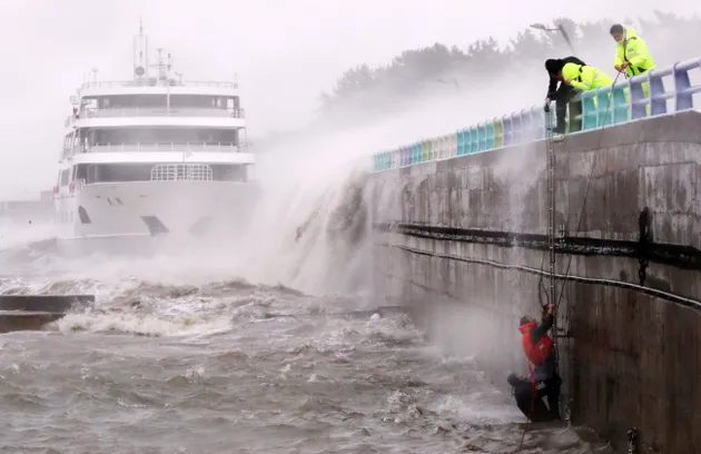 Foto Dampak Topan Chaba