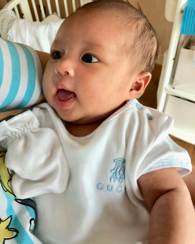 FOTO: BARANG MEWAH BABY RAPHAEL ANAK SANDRA DEWI 