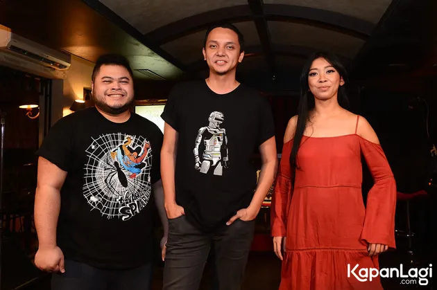 Inilah TJ Kusuma, Iga Massardi dan Puti Chitara yang hadir dalam acara buka puasa Juni Records bersama awak pers di Pisa Kafe, Menteng, Jakarta, Rabu (22/6).
