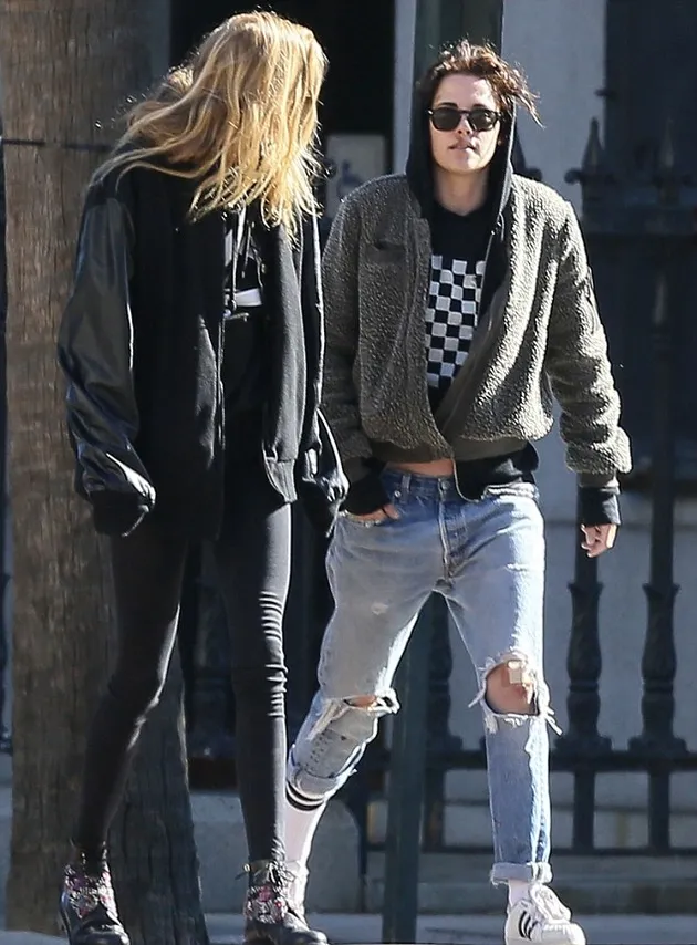Kristen Stewart &amp; Stella Maxwell