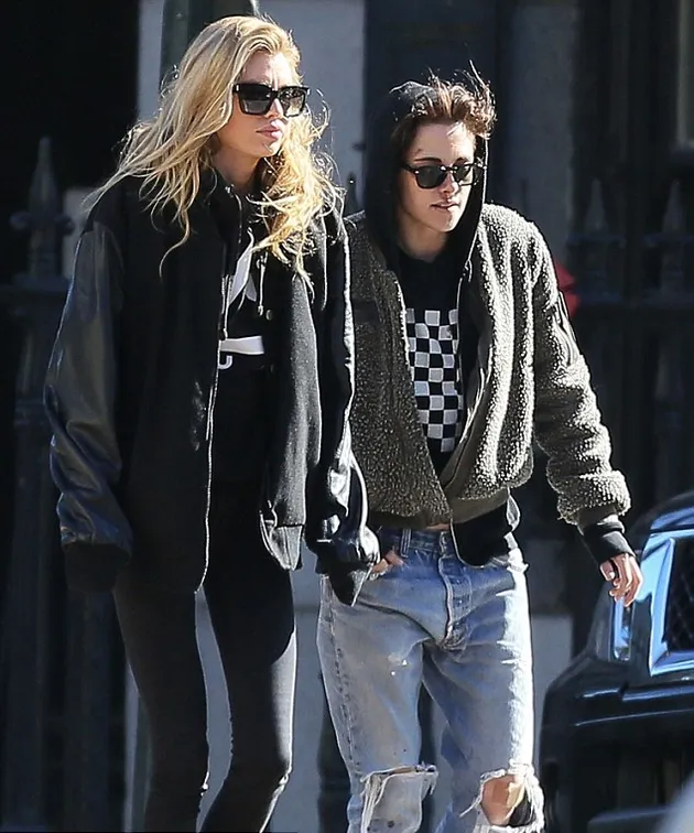 Kristen Stewart &amp; Stella Maxwell