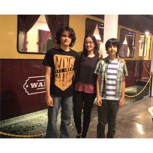 FOTO: BEDA AYAH, SHAWN ADRIAN - DARREN STARLING TETAP 