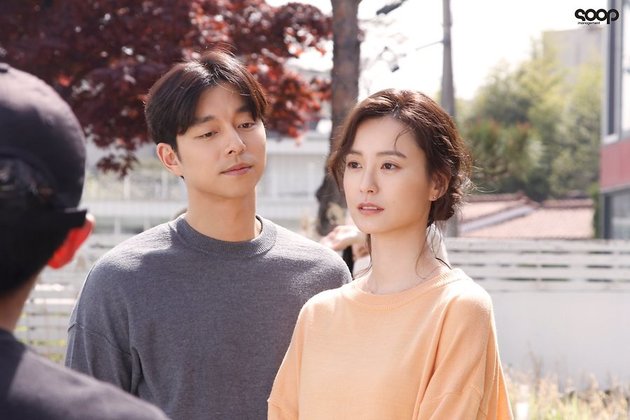 PHOTO: Behind The Scenes of Gong Yoo & Jung Yu Mi's Photoshoot, Still Making Fans Swoon
