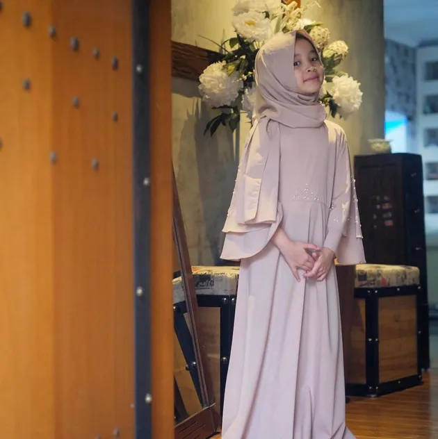 Anak Zaskia Adya Mecca Berjilbab