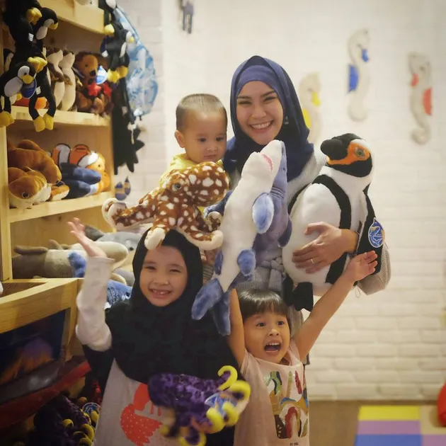 Anak Zaskia Adya Mecca Berjilbab