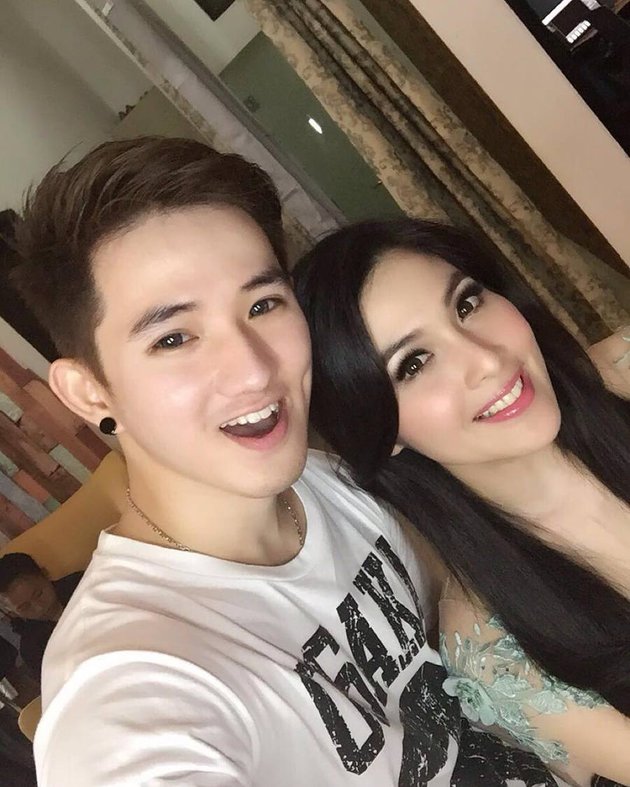 FOTO BELLY IVERZON STYLIST GANTENG NAN MACHO BAK ARTIS 