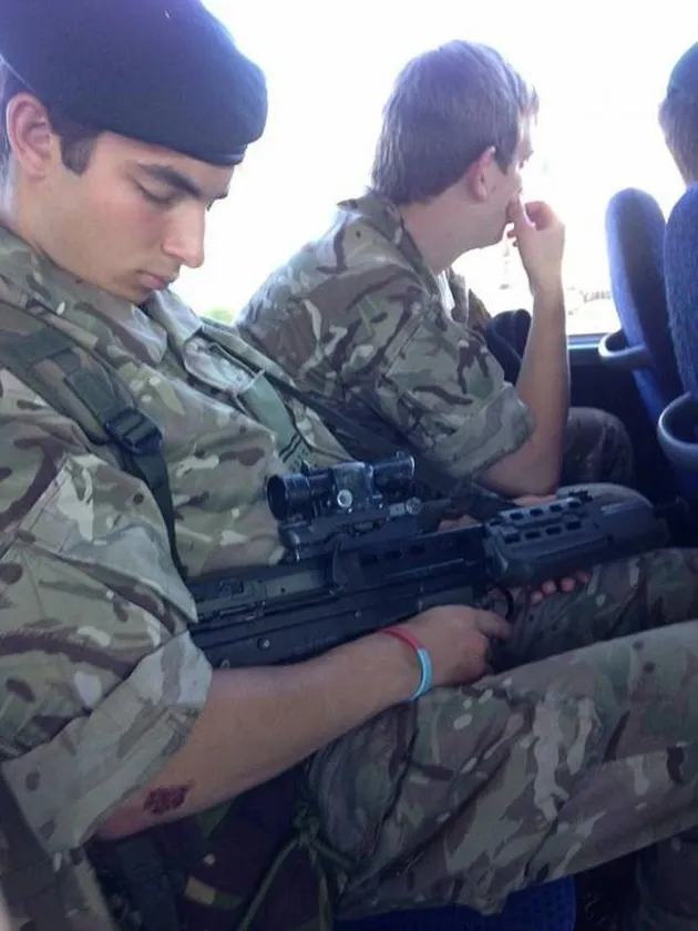 Foto Benjamin Anak Mr Bean Yang Seorang Tentara Ganteng Kapanlagi Com