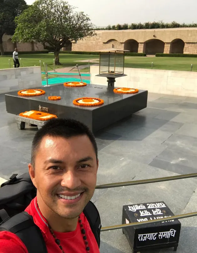 FOTO: Sedang di India, Ini Dia Spot Yang Dikunjungi Anjasmara