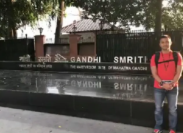 FOTO: Sedang di India, Ini Dia Spot Yang Dikunjungi Anjasmara