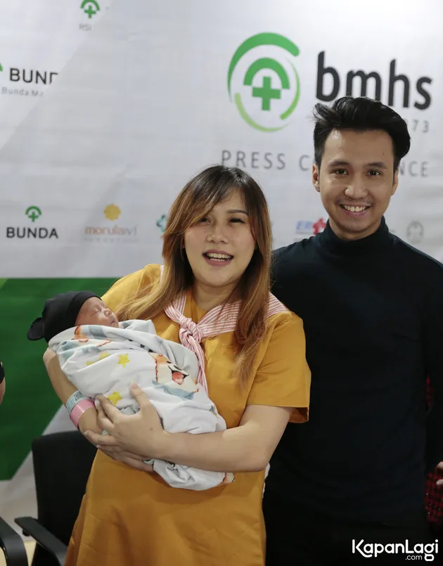 Cherly Juno Melahirkan