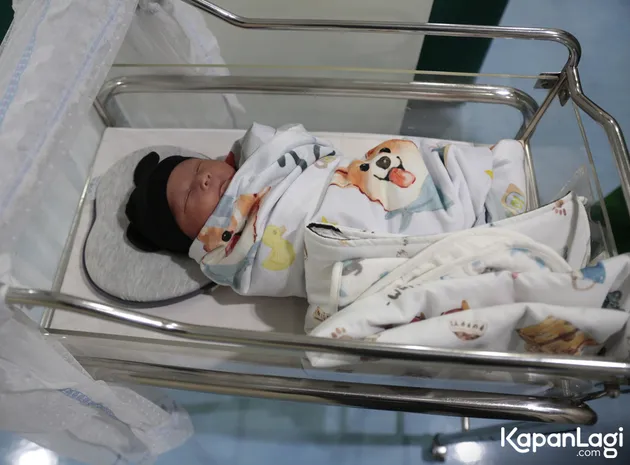 Cherly Juno Melahirkan