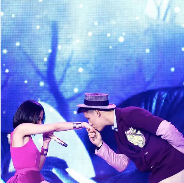Sejak membentuk grup Soundwave untuk tampil di sebuah show bertajuk The Remix yang dihelat oleh NET TV, nama Rinni Wulandari dan Jevin Julian semakin sering diperbincangkan.