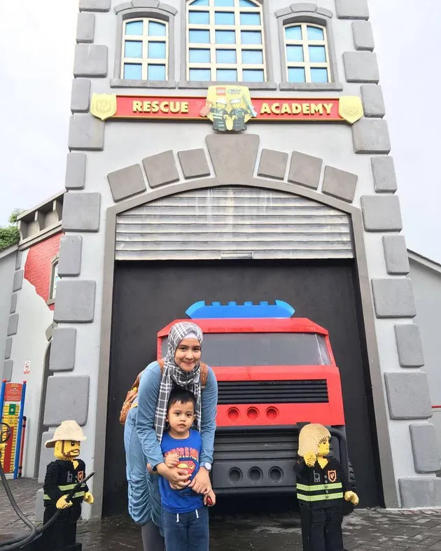 Intan Nuraini ke Singapore