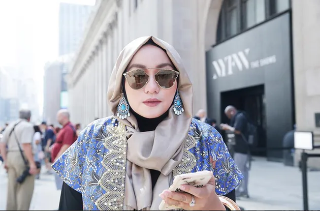 Desain Baju Anniesa Hasibuan / Foto: Koleksi Anniesa Hasibuan di Jakarta Fashion Week ... - Saya menyukai timur tengah, maroko.