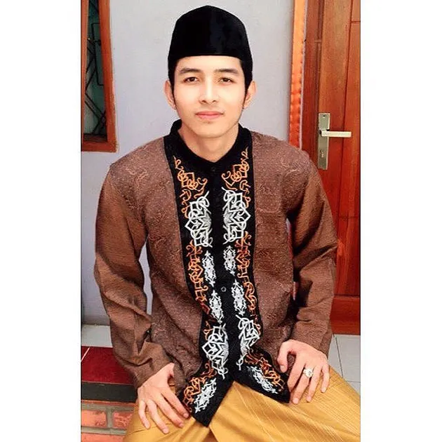 Cowok Ganteng di Dunia Maya