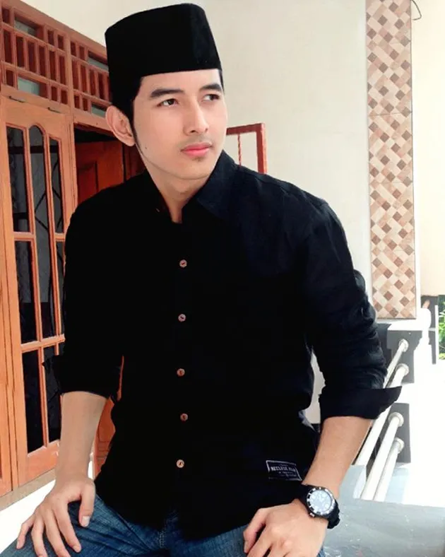 Cowok Ganteng di Dunia Maya