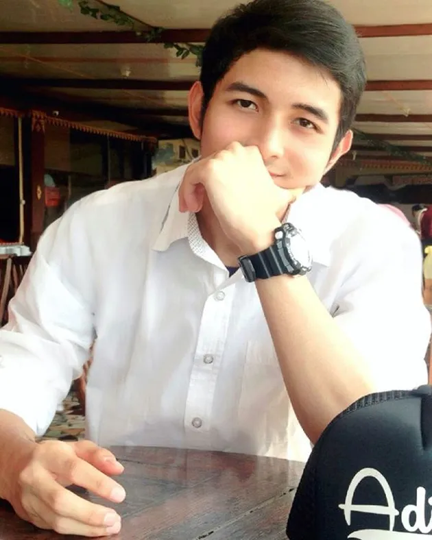 Cowok Ganteng di Dunia Maya