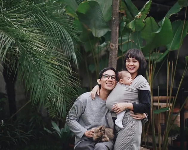FOTO BIKIN GEMAS! INI POSE BABY KAWA DALAM PELUKAN ANDIEN 