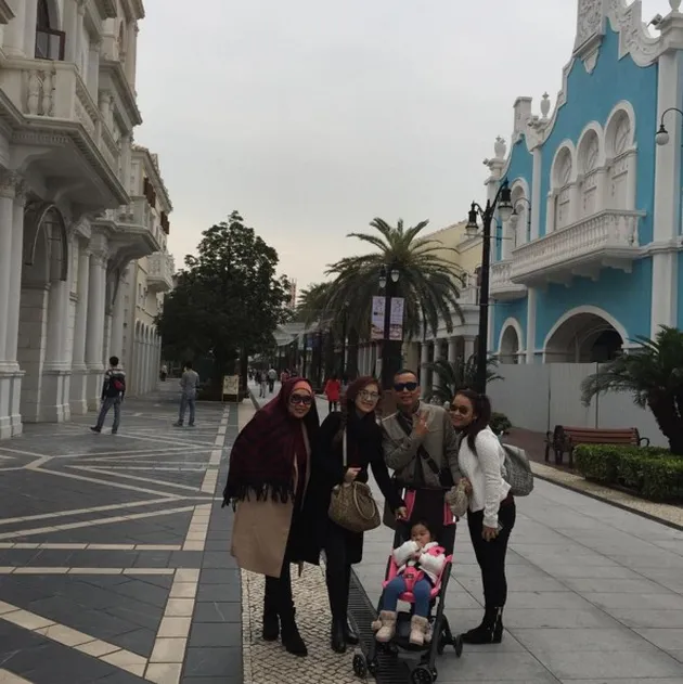 Liburan Ayu Ting Ting ke Macau