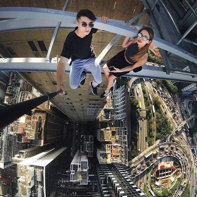 daredevil, roofing, panjat gedung, foto menakutkan, foto panjat gedung, Angela Nikolau, Ivan Beerkus