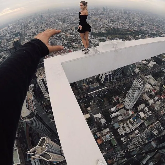daredevil, roofing, panjat gedung, foto menakutkan, foto panjat gedung, Angela Nikolau, Ivan Beerkus