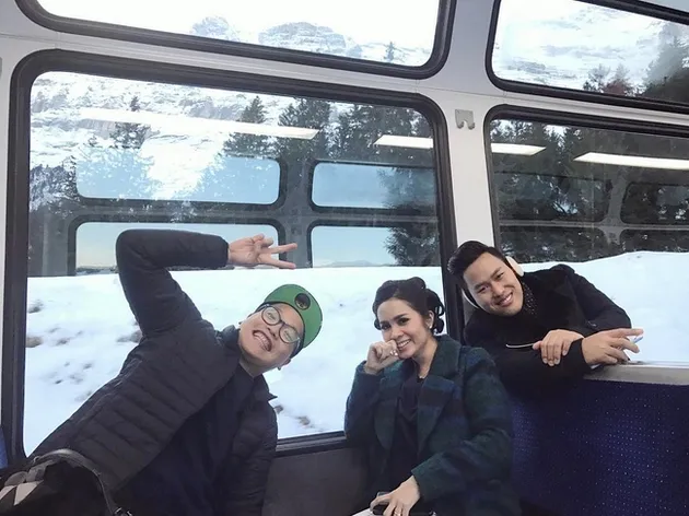 Momo Geisha liburan ke Swiss
