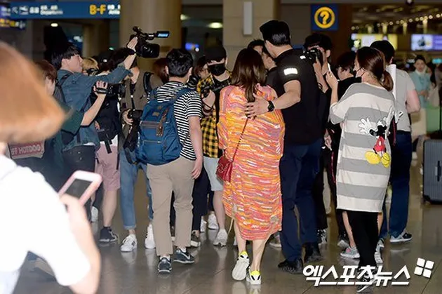 FOTO: BODYGUARD KEREN TAEYEON SNSD YANG BIKIN FANS SALAH 