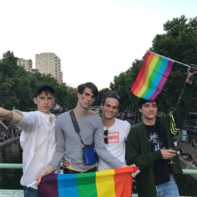 Brandon Flynn Pacar Baru Sam Smith