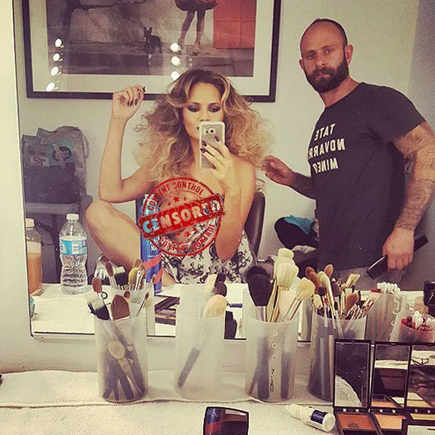 Chrissy Teigen bugil