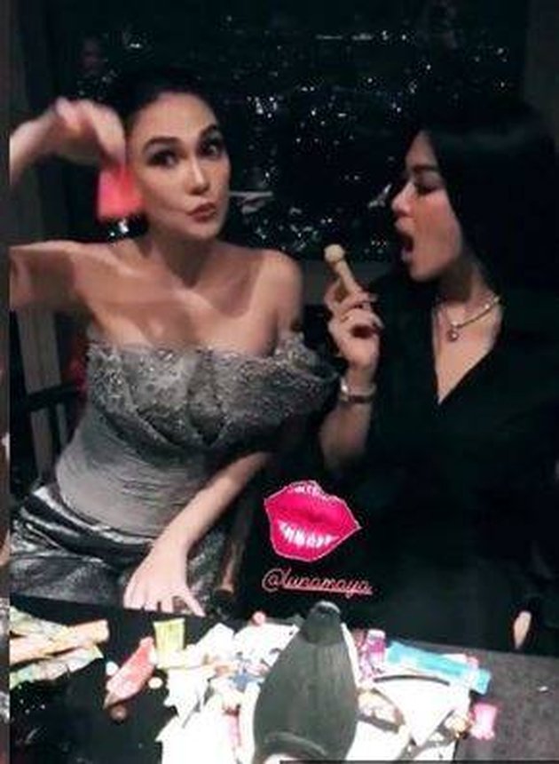 FOTO: Bukti Keakraban Syahrini & Luna Maya, Tinggal 