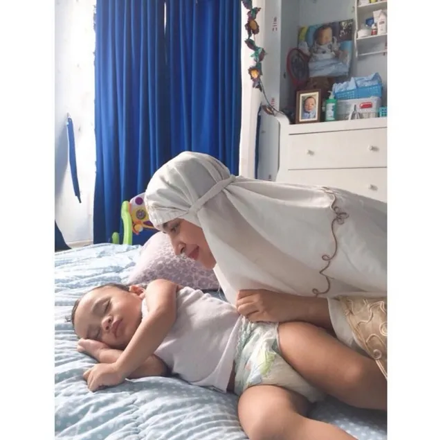 Momen Kebersamaan Shireen Sungkar &amp; Baby Adam