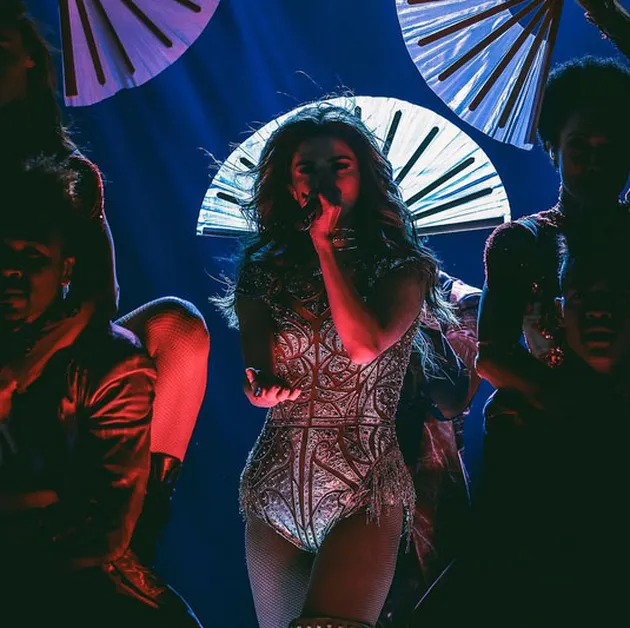 Kostum Selena Gomez