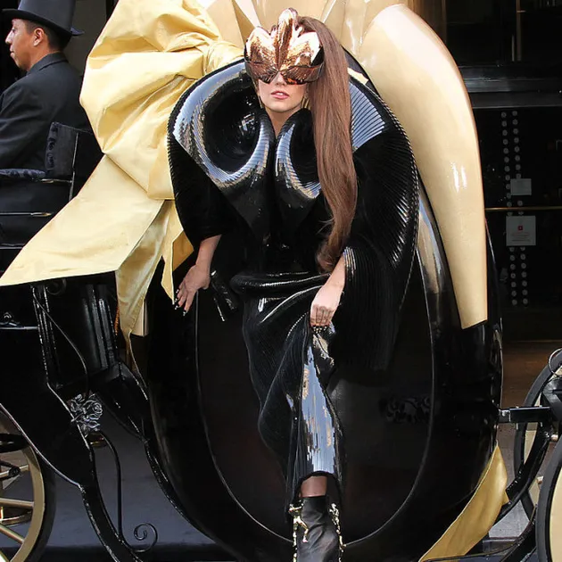 Kostum Unik Lady Gaga