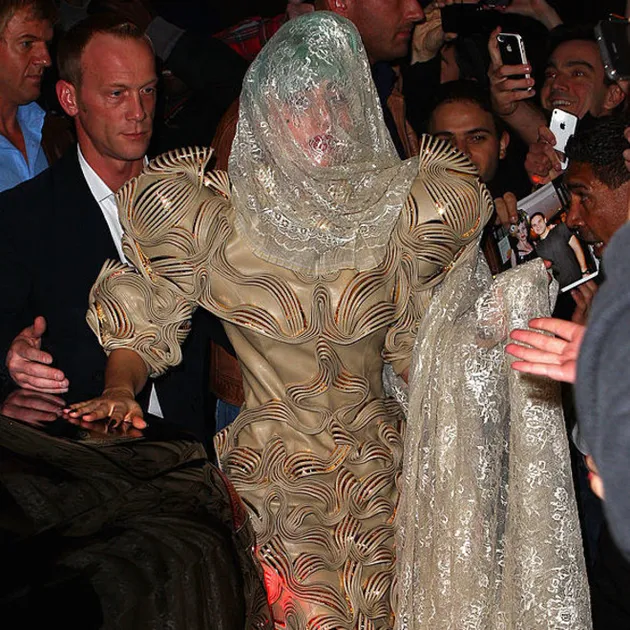 Kostum Unik Lady Gaga