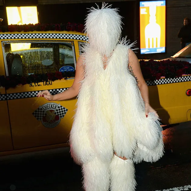 Kostum Unik Lady Gaga