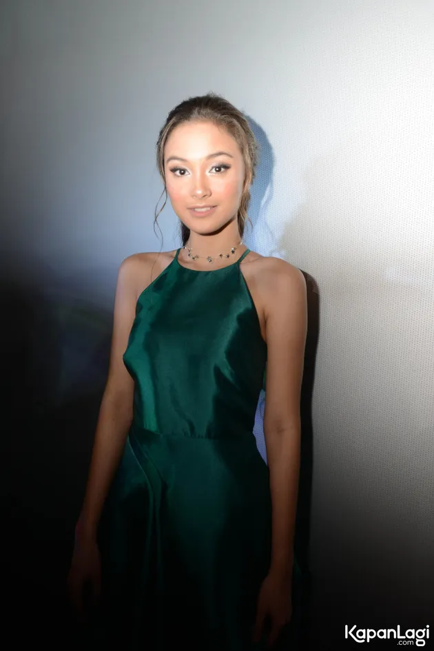 FOTO Caitlin Halderman Nyaris Pingsan Saat Promo Film di Bandung