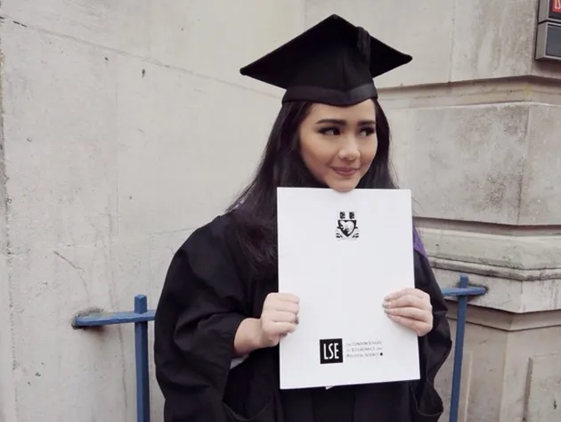 Seleb Wisuda di Luar Negeri