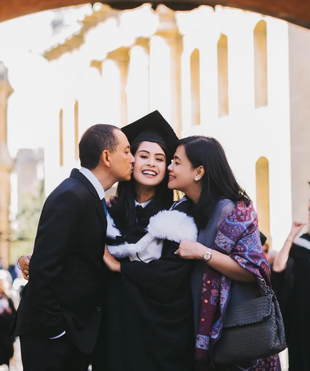 Seleb Wisuda di Luar Negeri