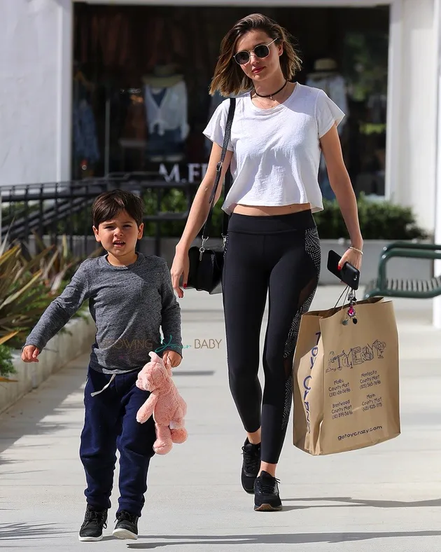 Hot Supermodel Moms