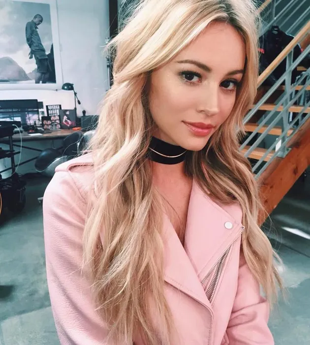 Bryana Holly, Pacar Seksi Nicholas Hoult