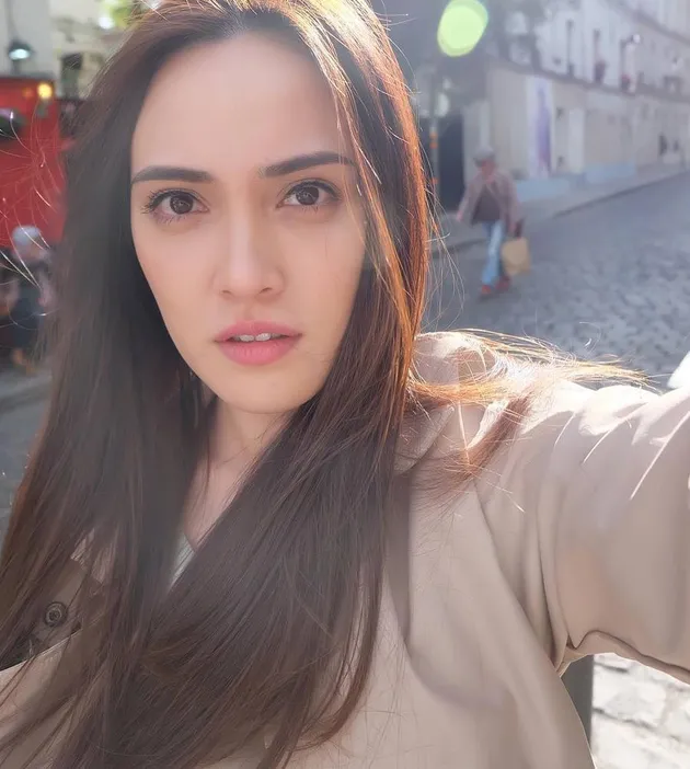 Fashion Shandy Aulia di Paris