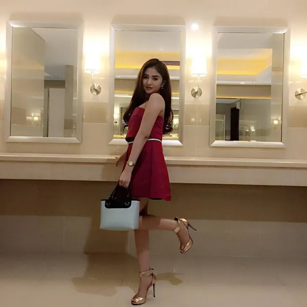 Aldira Chena - selebgram cantik