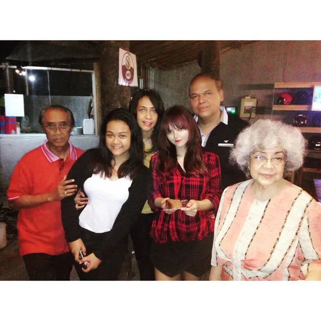 Anna Brethoniere - barbie hidup Indonesia