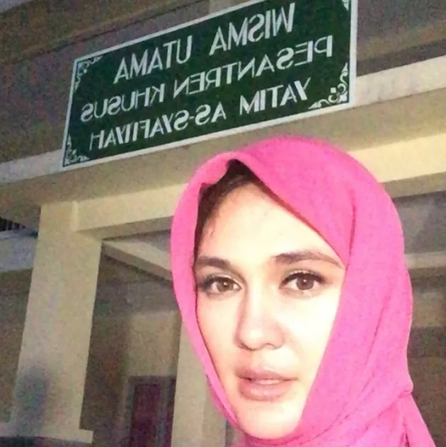 Artis Yang Dipuji Ketika Berhijab