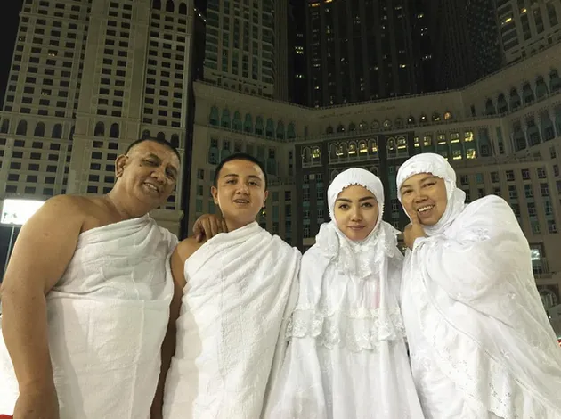 Bella Shofie Umrah di Akhir Tahun